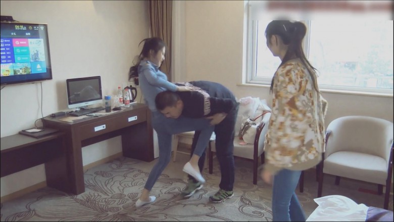 181059oxn33zakfiv3rega.jpg