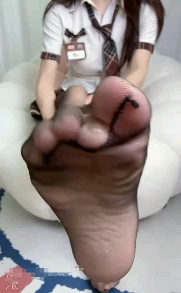 203759rqyykyx5uykqaaky.jpg