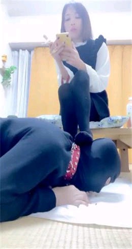 宇佐木S捡到一只奴隶加桌子底下犯见