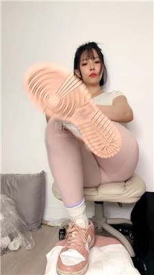 【台湾小花】脏鞋白袜裸足美臀调教小狗    260923-8BP